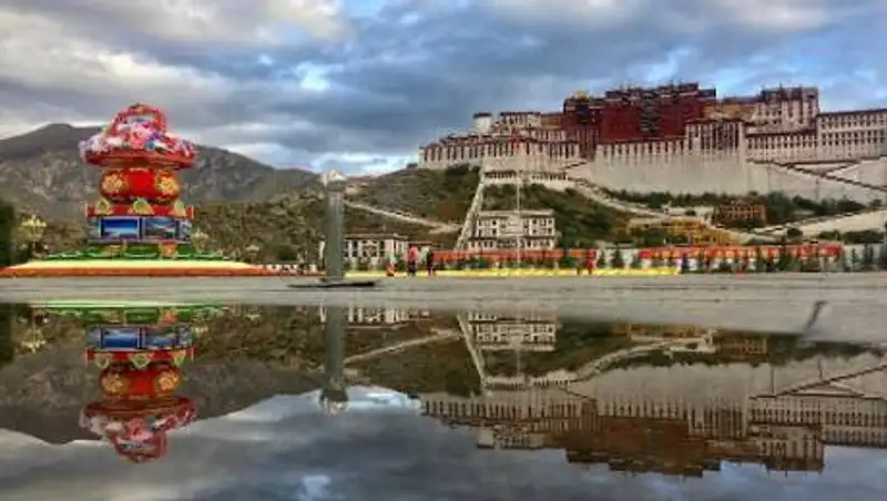 Китай призвал США прекратить вмешиваться во внутренние дела КНР