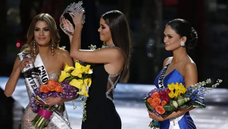 Обращение "низложенной" "мисс Вселенная" набрало миллионы просмотров