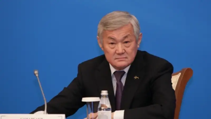Продлены полномочия акима Актюбинской области Б. Сапарбаева
