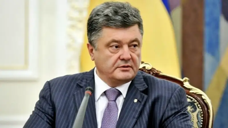 Порошенко рассказал о решении сместить Яценюка в течение трех месяцев  