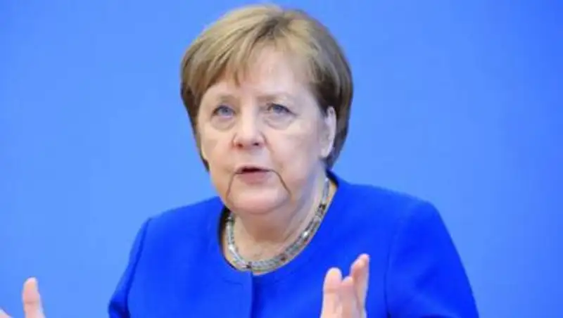 Меркель выступила с речью перед Бундестагом
