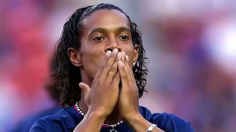 СМИ: Роналдиньо подозревают в мошенничестве с криптовалютой