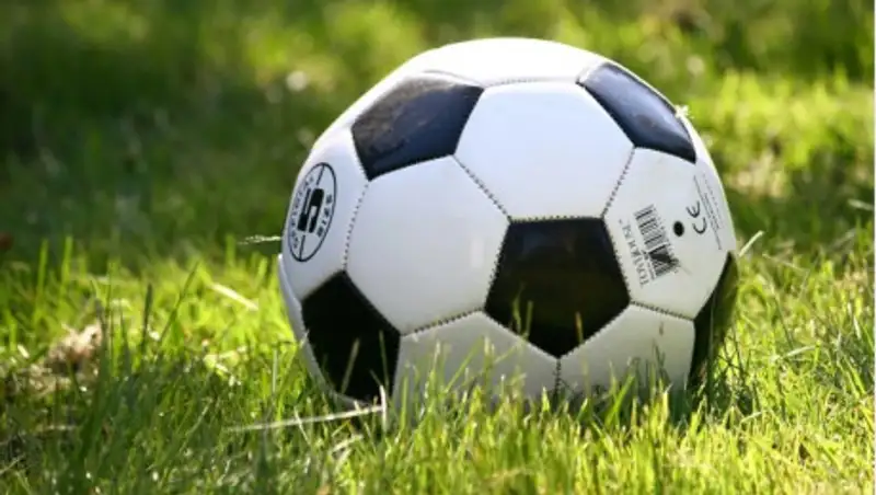 Контракты футболистов продлят до конца сезона из-за коронавируса