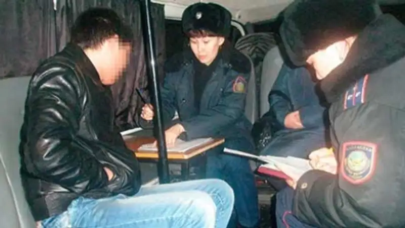 Во время школьных каникул полицейские СКО возвращают домой пьяных и беспризорных детей