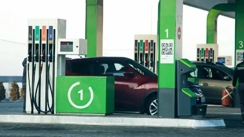 Пока сохраняются: Акчулаков про цены на бензин