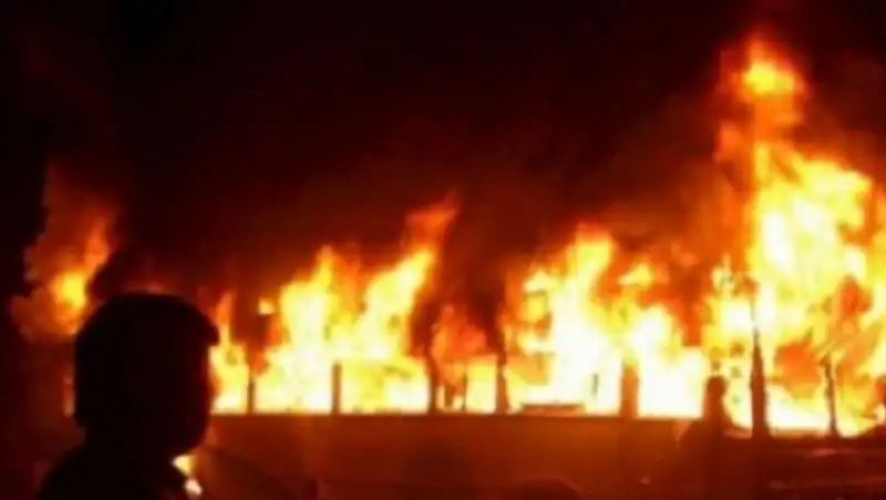 В Усть-Каменогорске на ходу загорелся автобуc