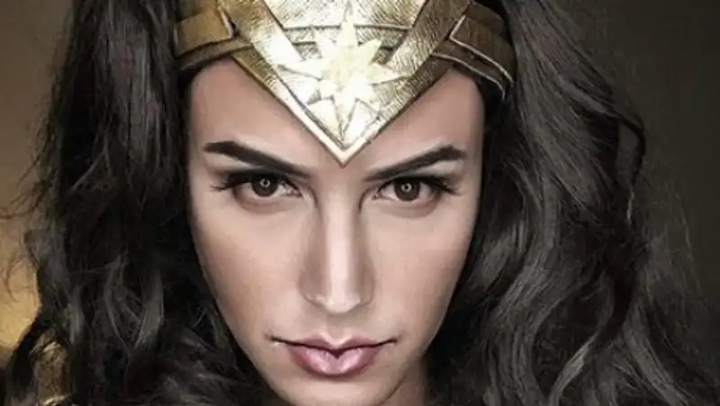 Филиппинец превратился в Чудо-женщину с помощью макияжа