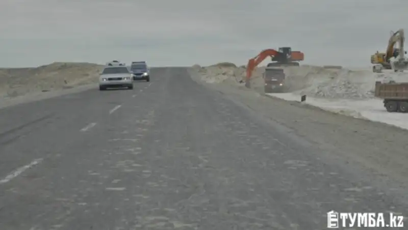  В Мангистау полным ходом идет строительство дороги Актау-Жетыбай