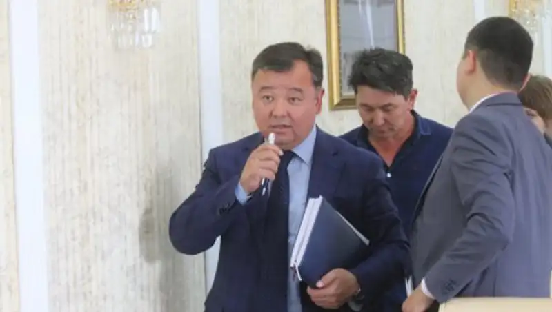 Аким Уральска считает, что в отсутствии горячей воды виноваты горожане