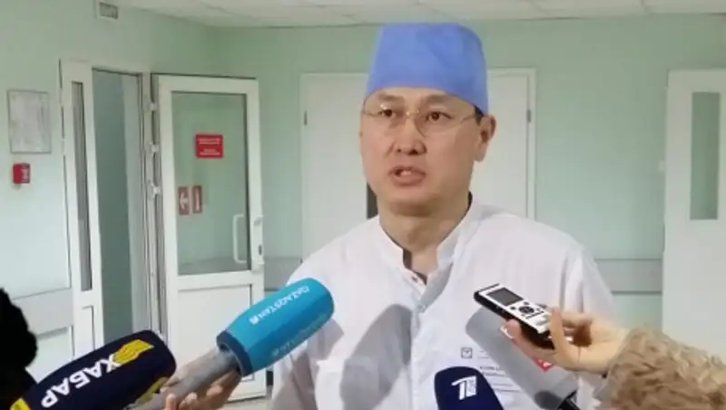 Получивший ожоги при спасении пенсионера мужчина находится в тяжелом состоянии