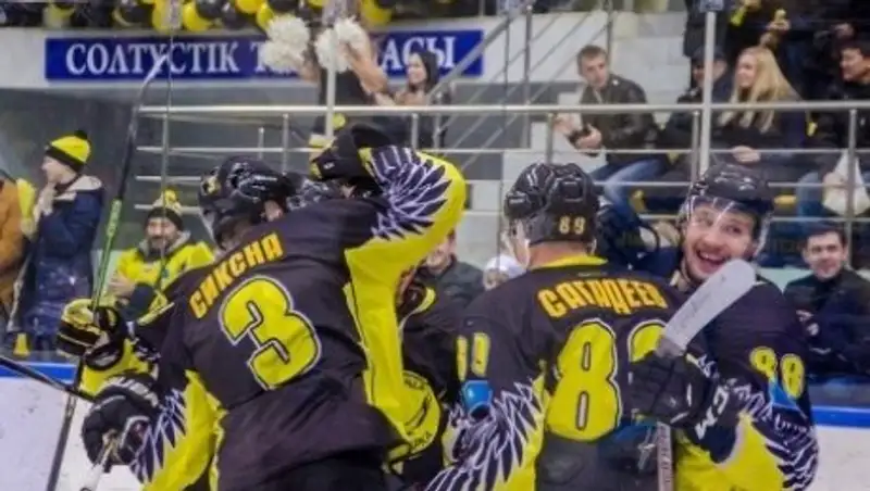 «Сарыарка» разгромила «Звезду» в плей-офф ВХЛ