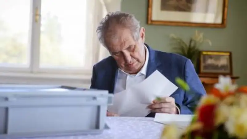 Врачи считают президента Чехии Земана недееспособным