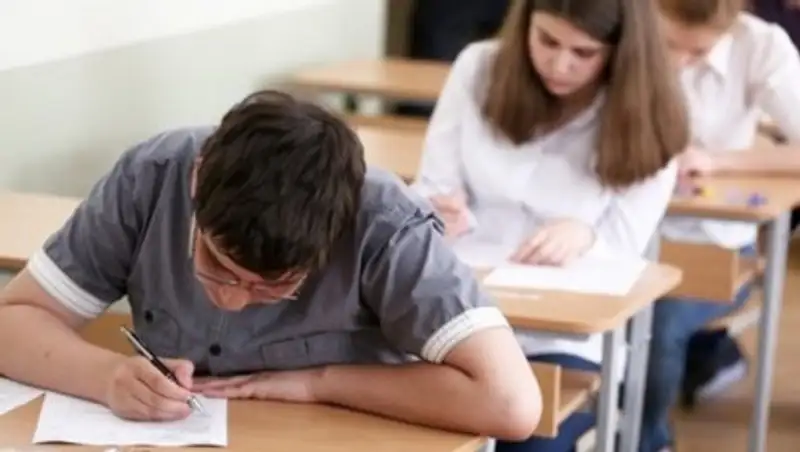 В Костанае студентов зачисляли без вступительных экзаменов