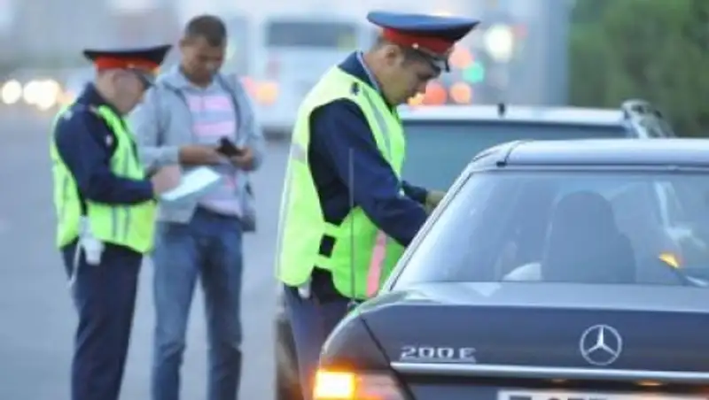 В Акмолинской области водителя, севшего за руль под спайсом, лишили прав на три года
