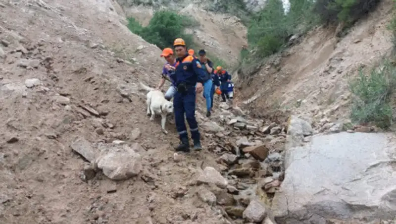 Спасатели помогли заблудившимся парням в Большом Алматинском ущелье