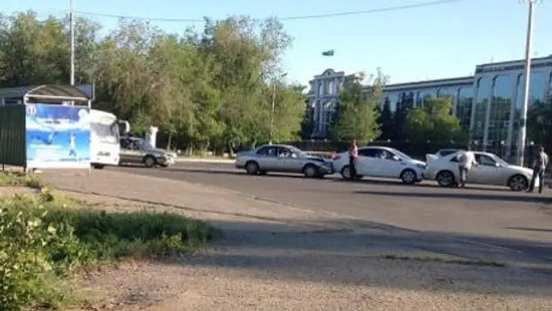 В Усть-Каменогорске столкнулись четыре автомобиля