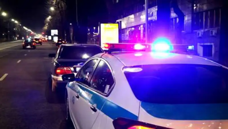 Водителя, проехавшего по тротуару в Алматы, привлекли к ответственности