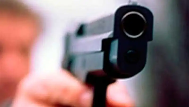 В Караганде вооруженные мужчины отобрали у мужчины автомобиль, фото - Новости Zakon.kz от 18.11.2013 18:00