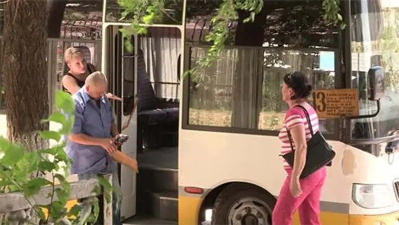 В Шымкенте подрались пассажир и кондуктор автобуса