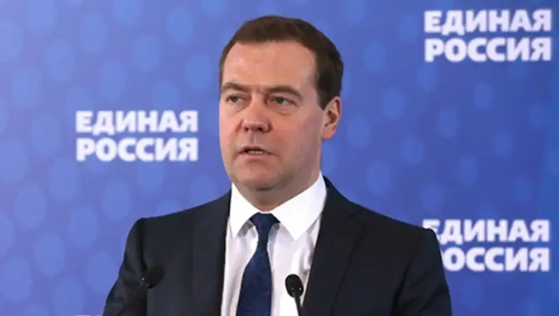 Медведев предупредил об угрозе глубокой рецессии в России 