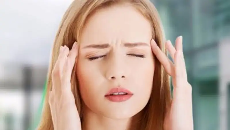Врач назвал мигрень предвестником инсульта