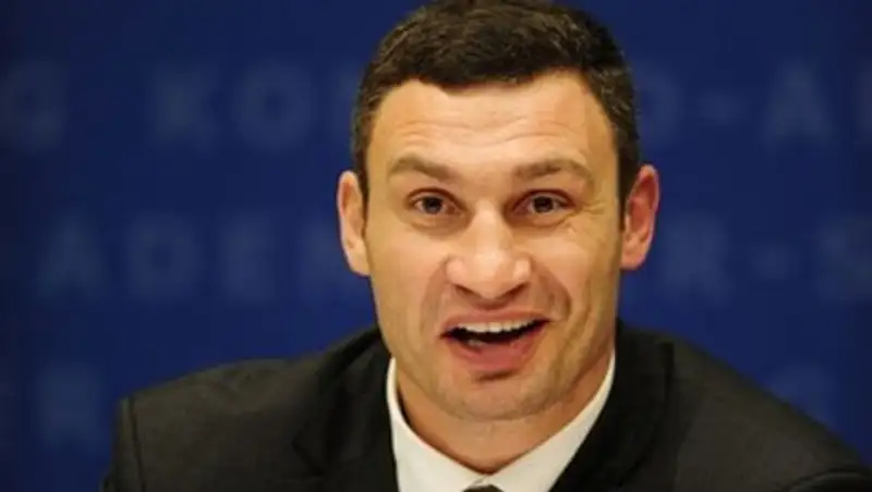 Кличко обвинили в нарушении пропускного режима на таможне, фото - Новости Zakon.kz от 25.11.2013 15:11