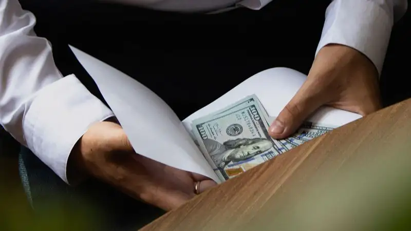 И.о. замглавы управления акимата Алматы подозревают в получении взятки в 45 млн тенге