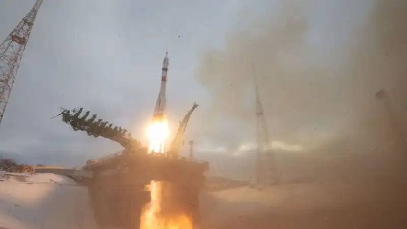 Туристы на МКС – японский бизнесмен отправился в космос на ракете «Союз»