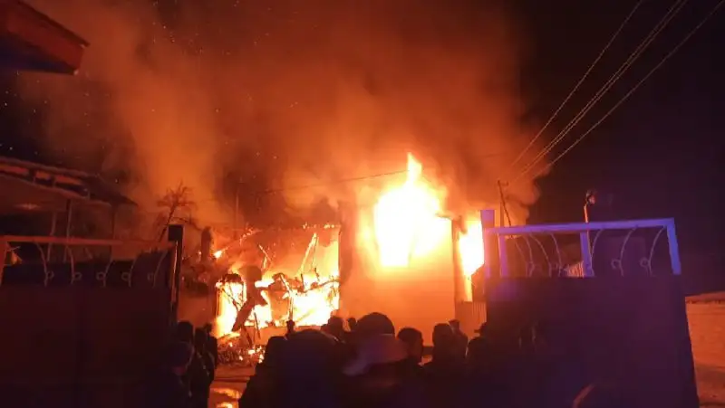 Двое детей погибли при пожаре в Туркестанской области