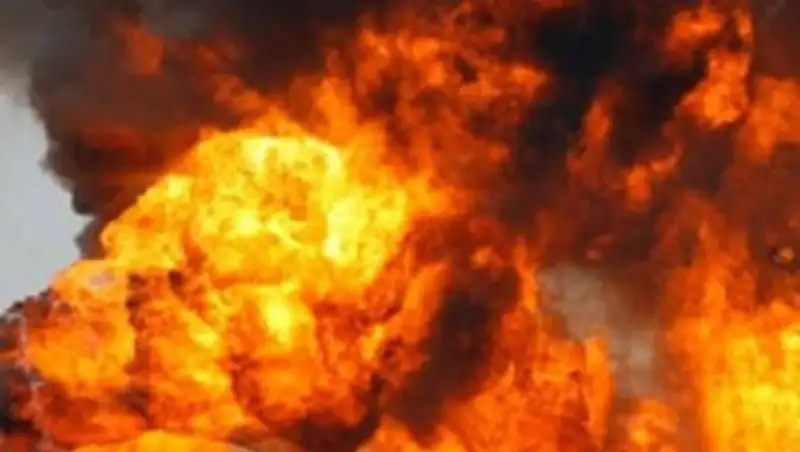 В Жанаозене загорелась цистерна с газом