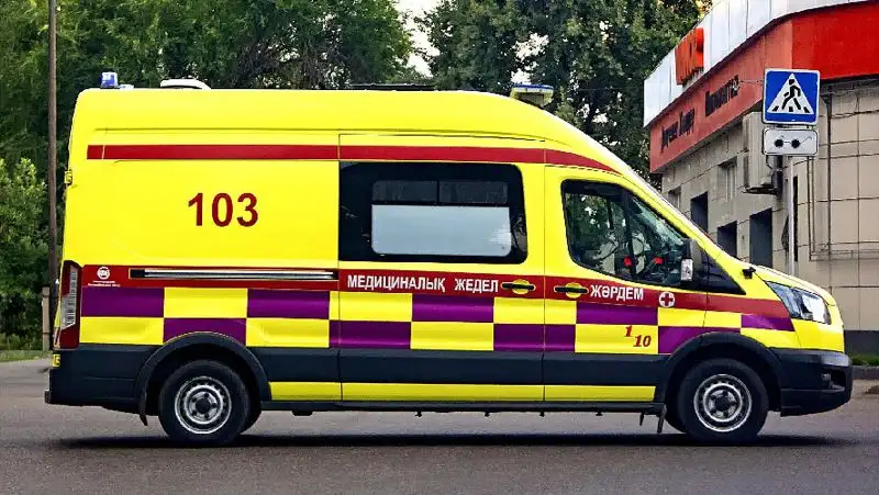 В Алматы пациент с ножницами напал на сотрудников скорой помощи