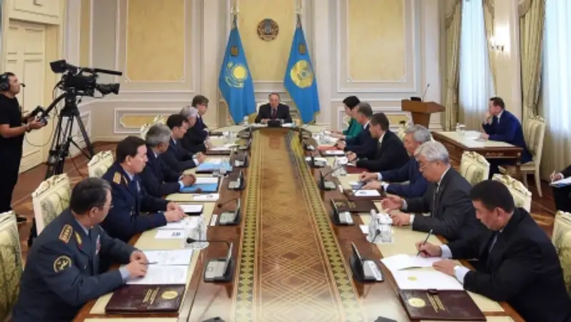 Назарбаев поручил урегулировать ситуацию по охране здоровья жителей сел Калачи и Березовка