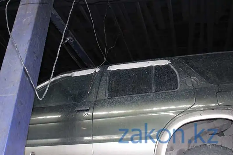 В Алматы в СТО сгорел внедорожник, оставленный на ремонт (фото) В Алматы в СТО сгорел внедорожник, оставленный на ремонт (фото), фото - Новости Zakon.kz от 22.11.2013 22:25