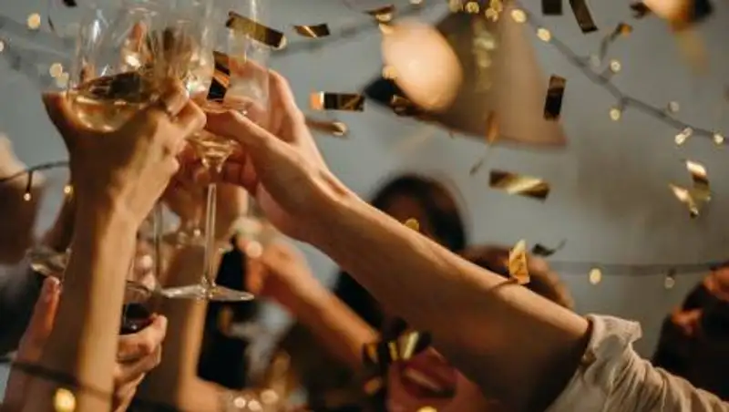 "Индийский" штамм в Алматы - жители продолжают устраивать массовые вечеринки