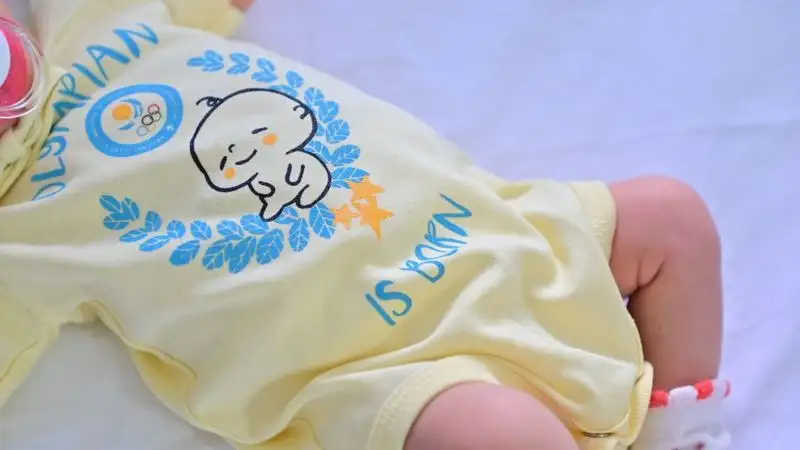 Почти 1,5 тысячи новорожденных получили подарки от Национального Олимпийского комитета