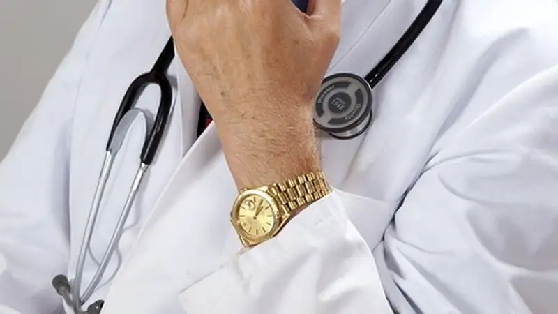 Главу УОЗ Мангистау наказали за то, что подчиненный не представил декларацию об активах