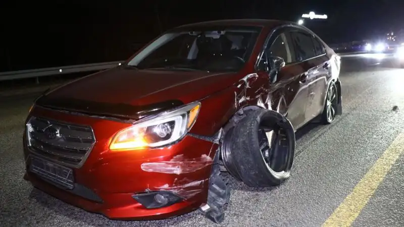 В Алматы произошла тройная авария с участием Toyota Land Cruiser