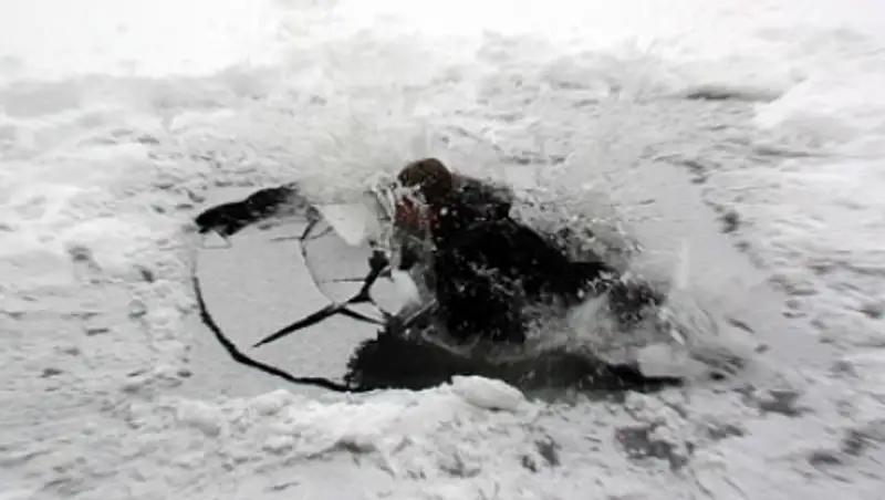 В Костанайской области четверо мужчин провалились под лед и утонули