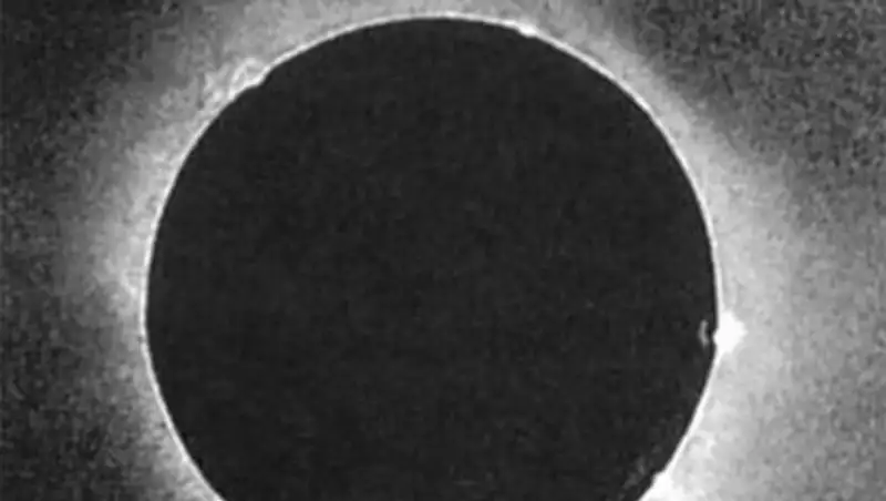 Исполнилось 166 лет самой первой фотографии солнечного затмения