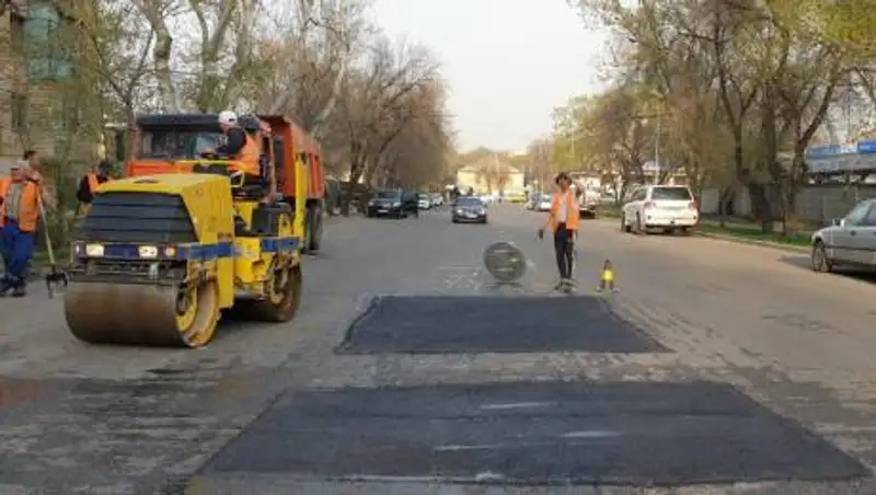 Акимат обратился к алматинцам в связи с ремонтом дорог