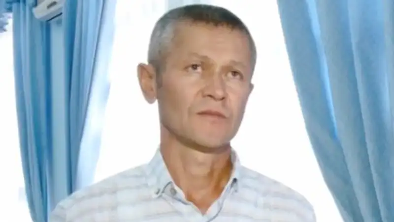 Тренер, пнувший коврик для намаза, просит прощения у мусульман Казахстана