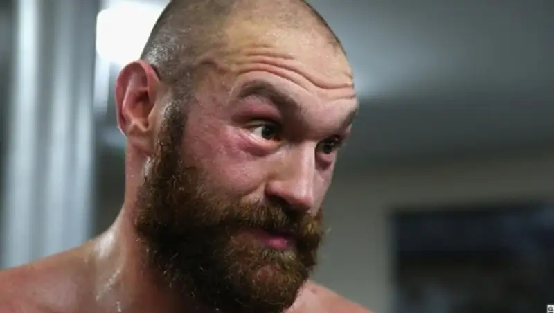 Боксер Фьюри провел два дня под стражей по делу о превышении скорости