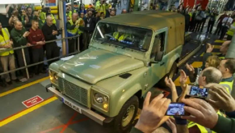 С конвейера Land Rover сошел последний Defender