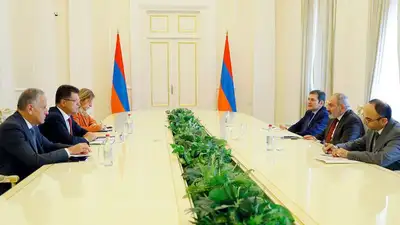 Пашинян попросил у ЕС помощи с беженцами из Карабаха