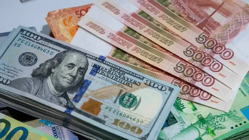 Доллар и рубль еще подорожали на итоговых торгах