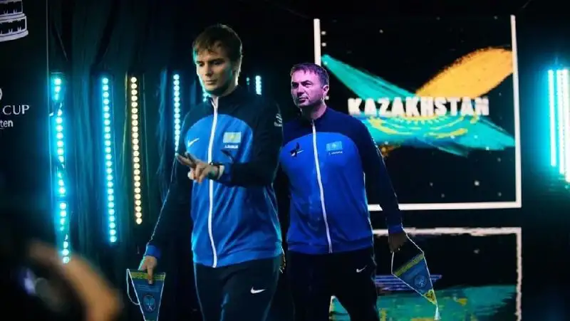 Александр Бублик стартовал с победы на турнире во Франции