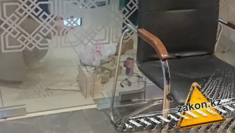 Имитацию взрывного устройства нашли в отделении банка алматинского ТРЦ