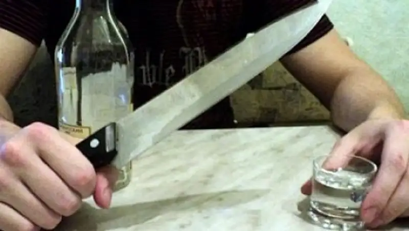 В Талгаре собутыльник зарезал своего знакомого и ранил другого, отмечая 9 мая