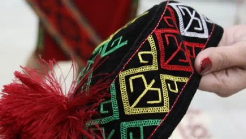 Супруге Трампа подарили казахскую тюбетейку