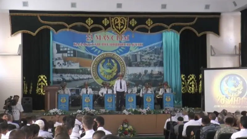 Около тысячи стражей порядка Алматы награждены за безупречную службу в ОВД